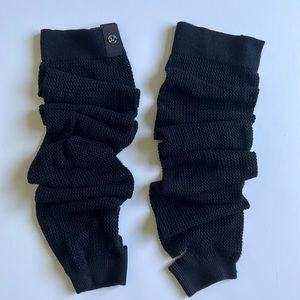 Lululemon black leg warmers.